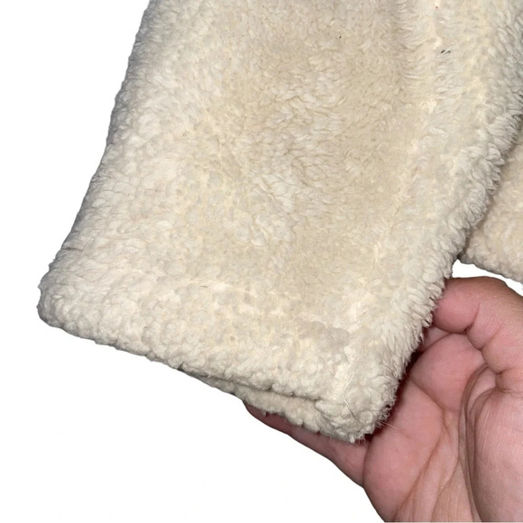 TORRID Faux Fur Sherpa Zip Up Jacket Cream Red Chevron Size 1X - Picture 10 of 16